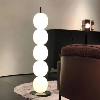 נורדי קומה מנורת LED מודרנית אופנה יצירתי עגבניות על מקלות עומד אורות הבית בסלון ספה השינה