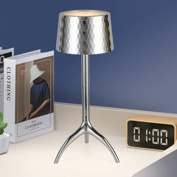 נורדי אופנה מנורת שולחן מינימליסטי מודרני לחדר השינה ליד המיטה מנורת אור יוקרה בסלון ללמוד חצובה מנורת שולחן דקורטיבית