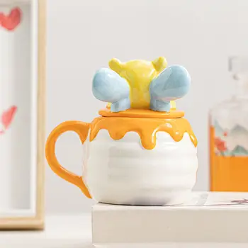 חמוד 600ml 3D Cartoon מותק מותק צנצנת דוב ספל קרמיקה תה חלב כוס עם כיסוי Drinkware בנות בנים הולדת ילד מתנה לחג המולד